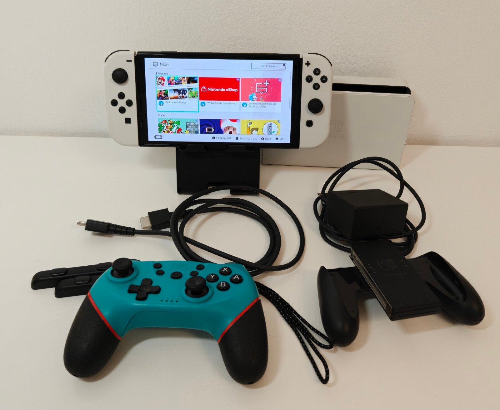 Nintendo Switch OLED Wit, Spelcomputers en Games, Switch OLED, Ophalen of Verzenden, Zo goed als nieuw, 11-1, Kamitoba Hokodate-cho, Minami-ku, Kyoto 601-8501, Japan