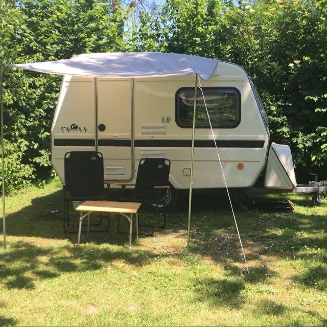 Compacte en stijlvolle caravan (Predom N126), Uitbouw voortent, Treinzit, Particulier, 500 - 750 kg