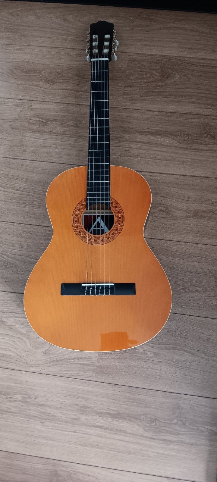 Akoestisch gitaar model no MG005, Ophalen, Zo goed als nieuw, Klassieke of Spaanse gitaar, Met koffer