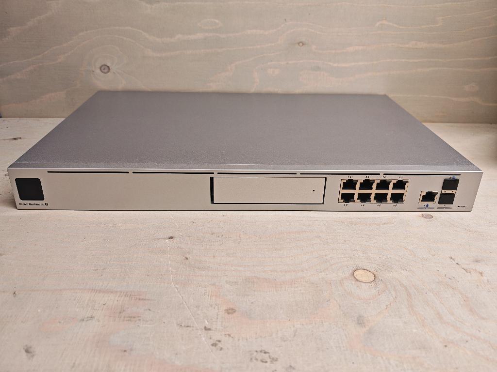 Ubiquiti Unifi UDM-SE, Computers en Software, Routers en Modems, Router, Gebruikt, Ekkersrijt 3102, 5692CC Eindhoven, Ubiquiti