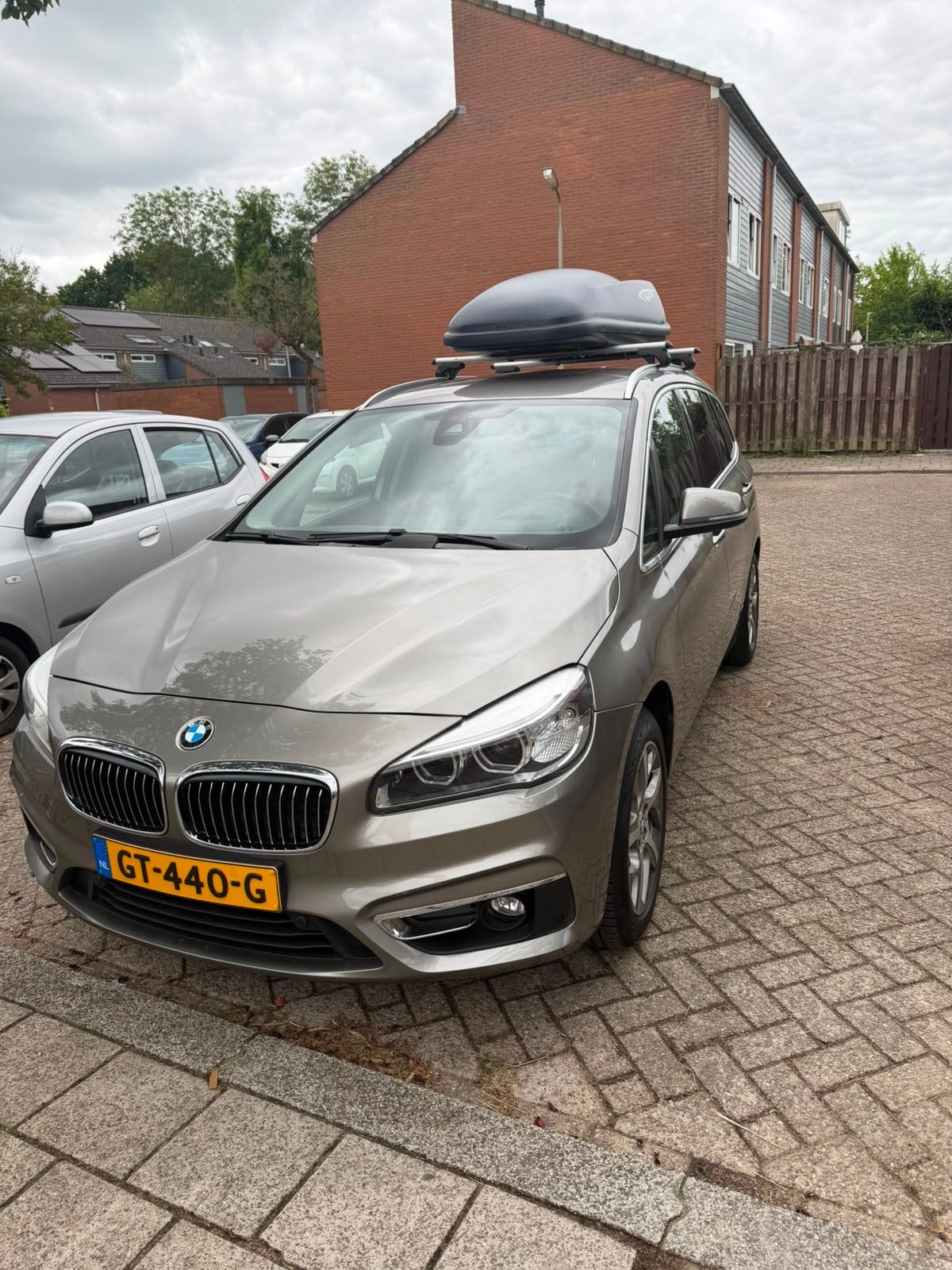 BMW 2-Serie Gran Tourer 1.5 218I AUT 2015 Grijs, Auto's, BMW, 136 pk, 2-Serie Gran Tourer, 7 stoelen, 75 €/maand