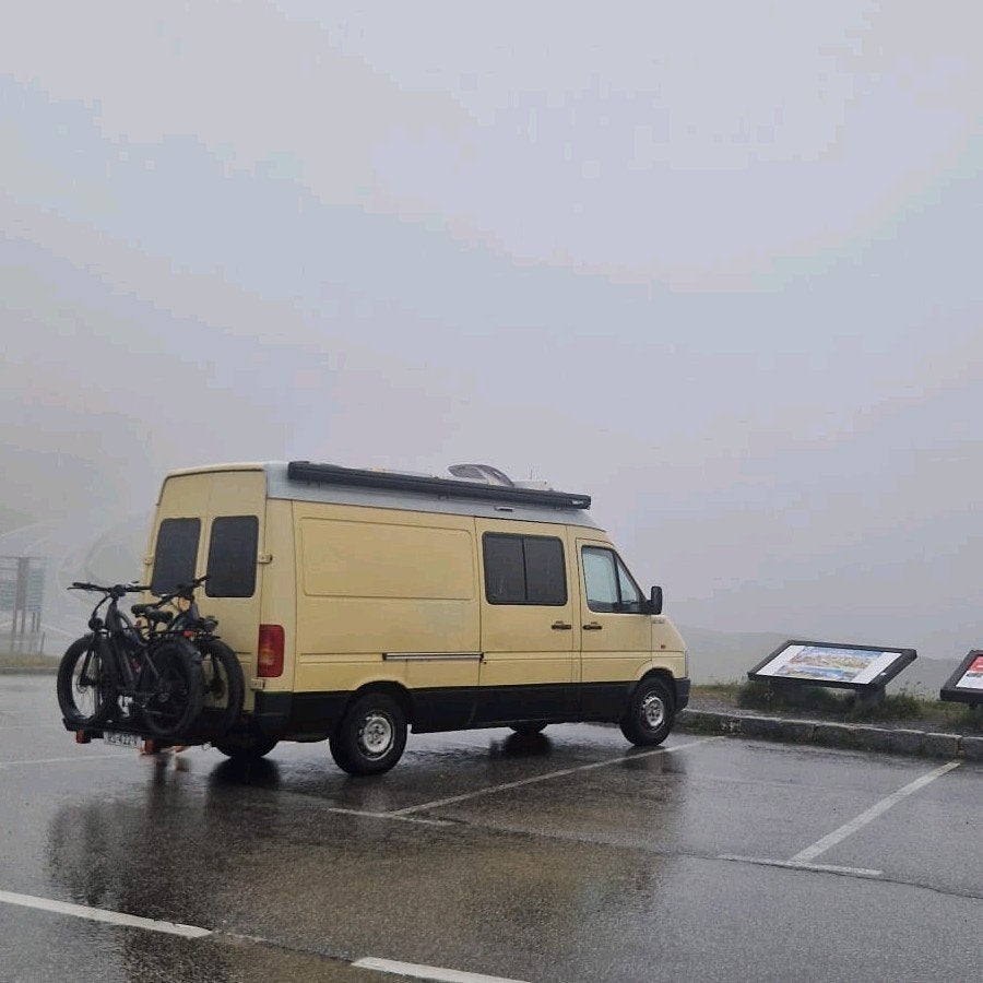 Off-grid! VW lt35 Camper 2.5tdi lifepo4, zonnepanelen en Apk, Buscamper of Camperbus, Buitenlamp, Volkswagen, Tot en met 2
