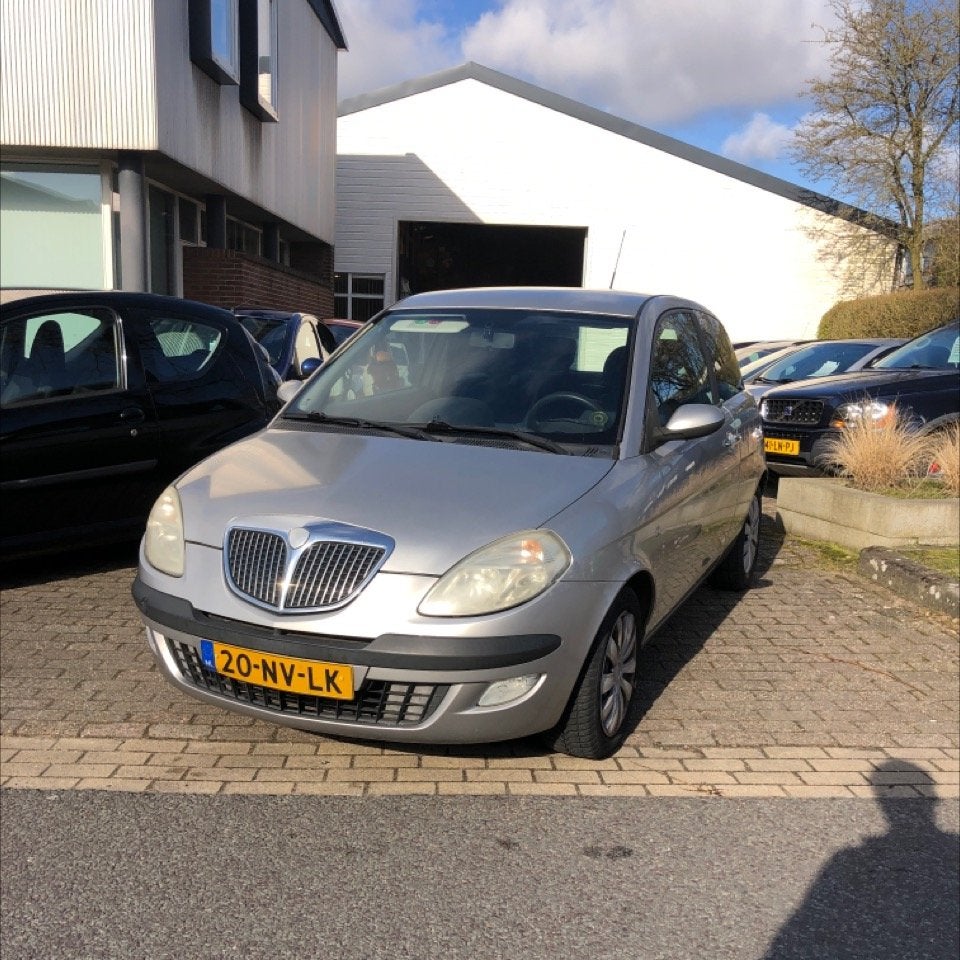 Lancia Ypsilon 1.4-16V Argento Goed rijdende Lancia Ypsilon, Voorwielaandrijving, 15 km/l, 4 cilinders, 400 kg