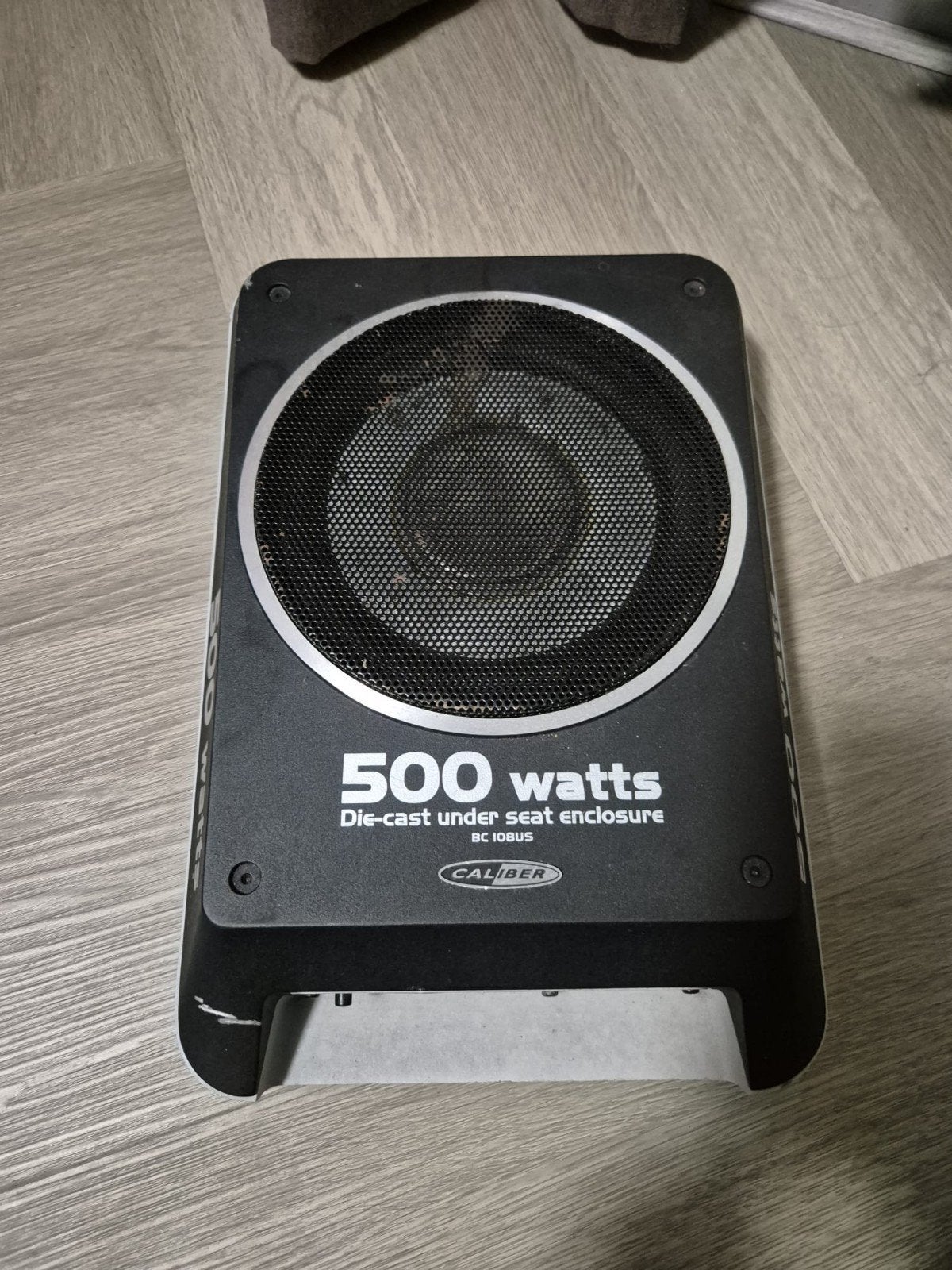 Caliber BC108US 500 Watt Underseat Subwoofer, Auto diversen, Ophalen of Verzenden, Gebruikt