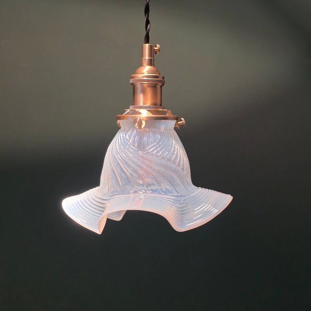 Vintage wit / opaline glazen hanglamp – bloem / tulp vorm, Ophalen of Verzenden