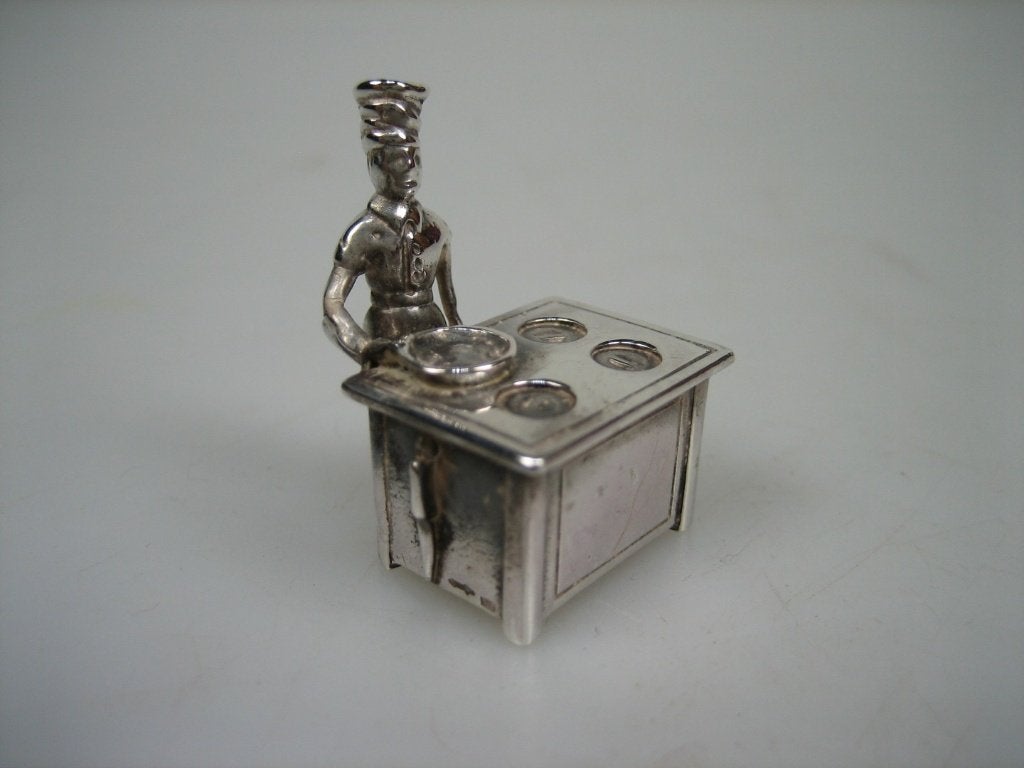 Zilveren miniatuur, kok bij het fornuis uit ca. 1975, Antiek en Kunst, Verzenden, Zilver