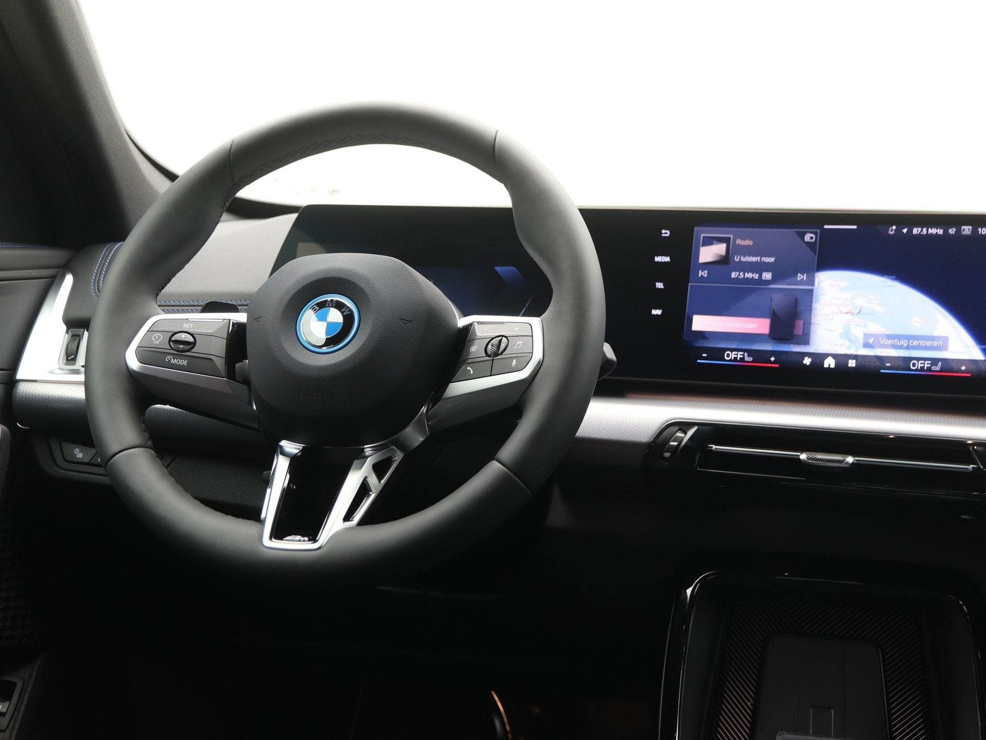 BMW iX1 eDrive20 67 kWh SoH 100% (bj 2025, automaat), Auto's, Gebruikt, Met garantie (alle), Origineel Nederlands, 204 pk