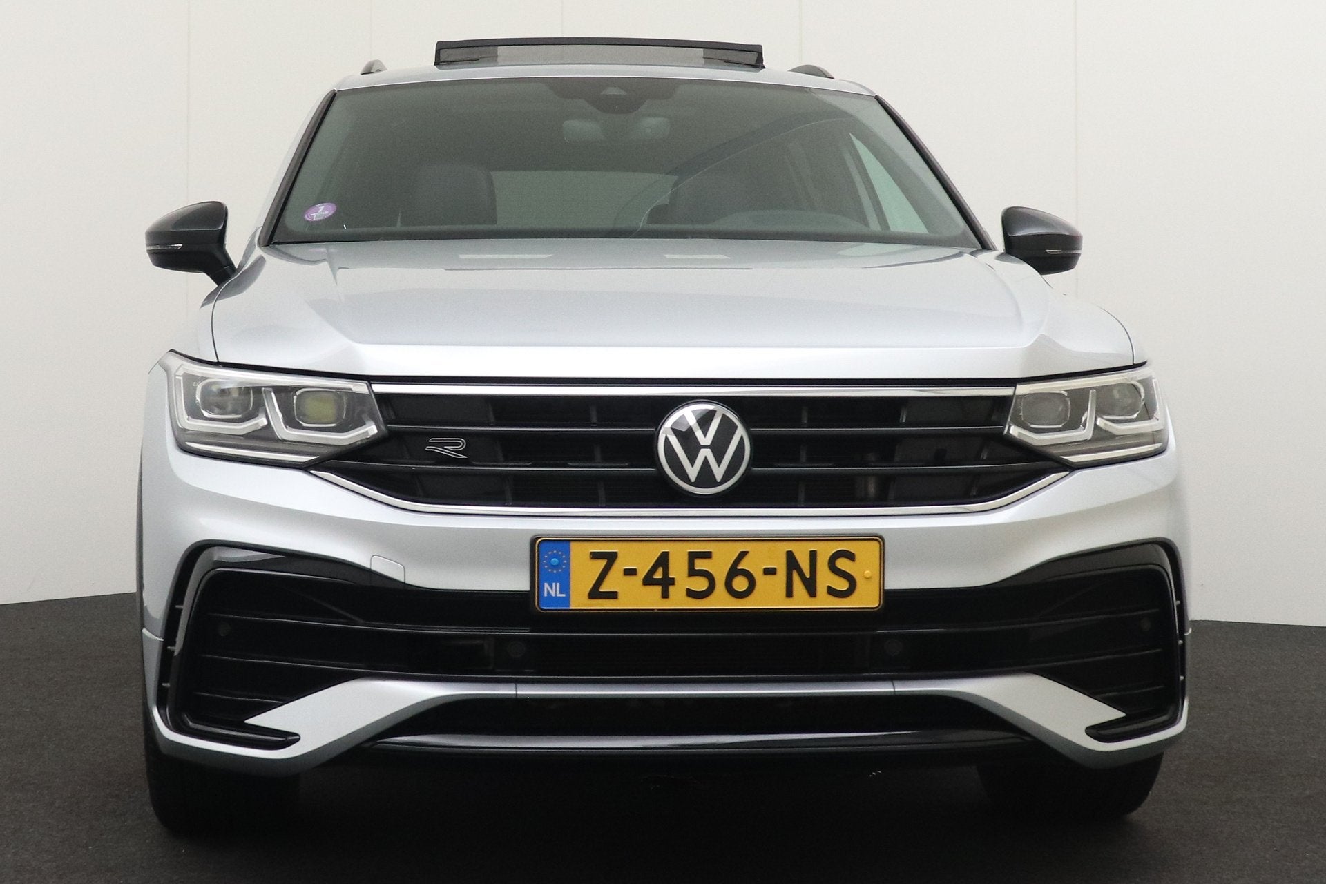 Volkswagen Tiguan 1.4 TSI eHybrid R-Line Trekhaak Elek. Pano, Auto's, Dealer onderhouden, Hybride Elektrisch/Benzine, SUV of Terreinwagen
