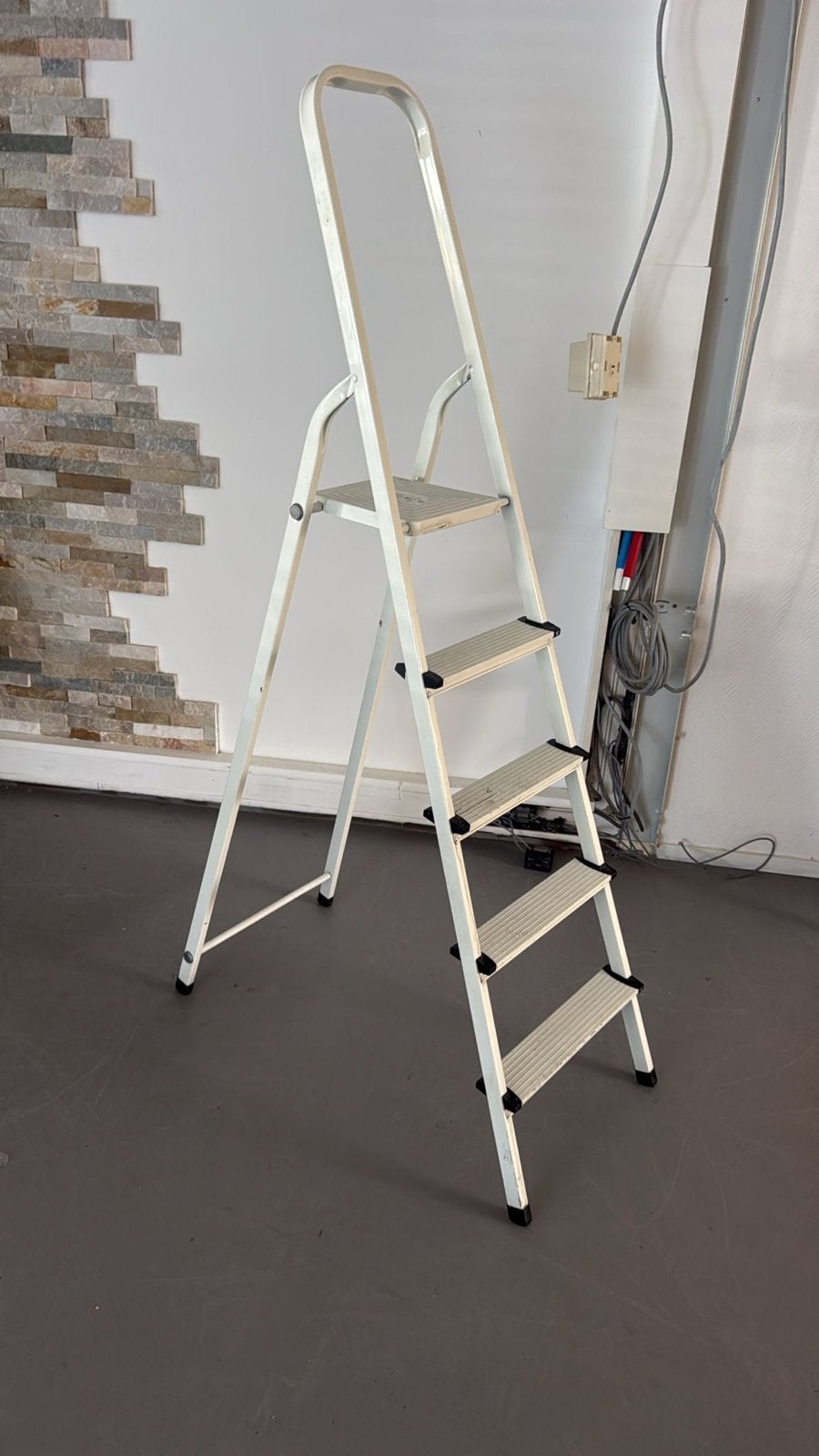 Stevige huishoudtrap met 4 treden, Doe-het-zelf en Verbouw, Ladders en Trappen, Ophalen, Gebruikt, Minder dan 2 meter, .