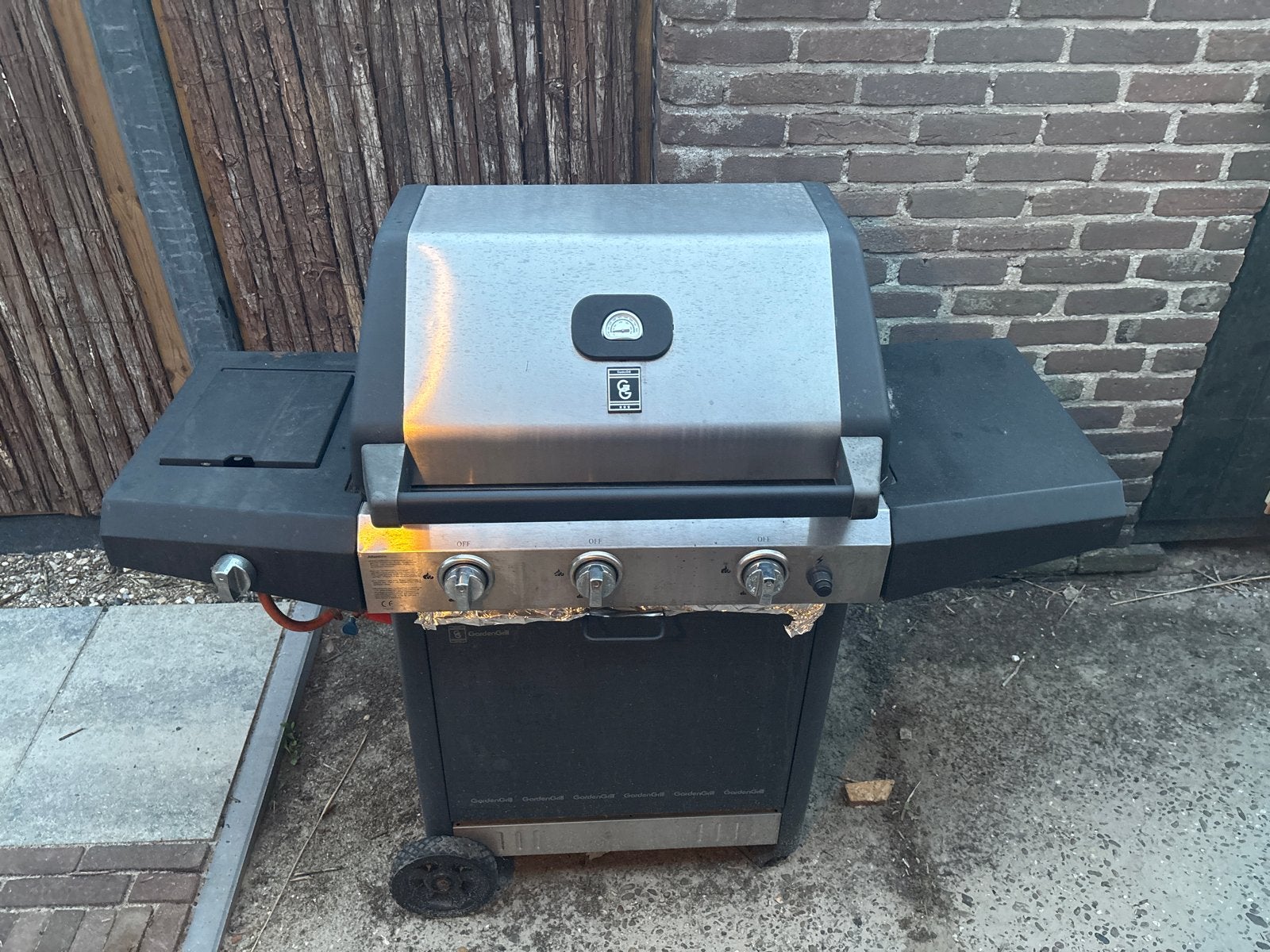 Gebruikte gasbarbecue met 3 branders en zijbrander., Ophalen of Verzenden, Gebruikt