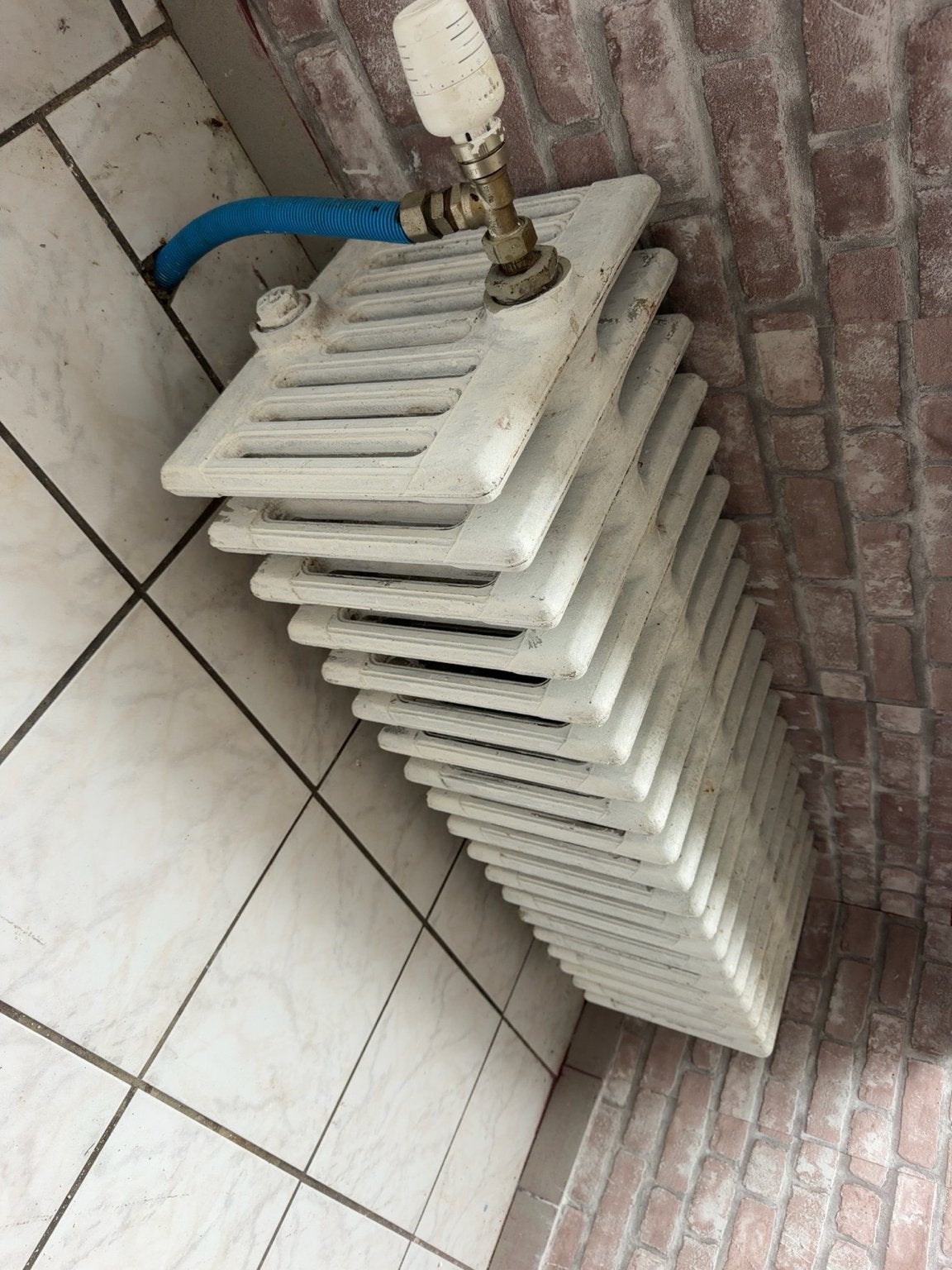Partij van 9 radiatoren – 6 gietijzeren + 3 paneelradiatoren, Doe-het-zelf en Verbouw, Ophalen, 30 tot 80 cm, Radiator, 150 cm of meer