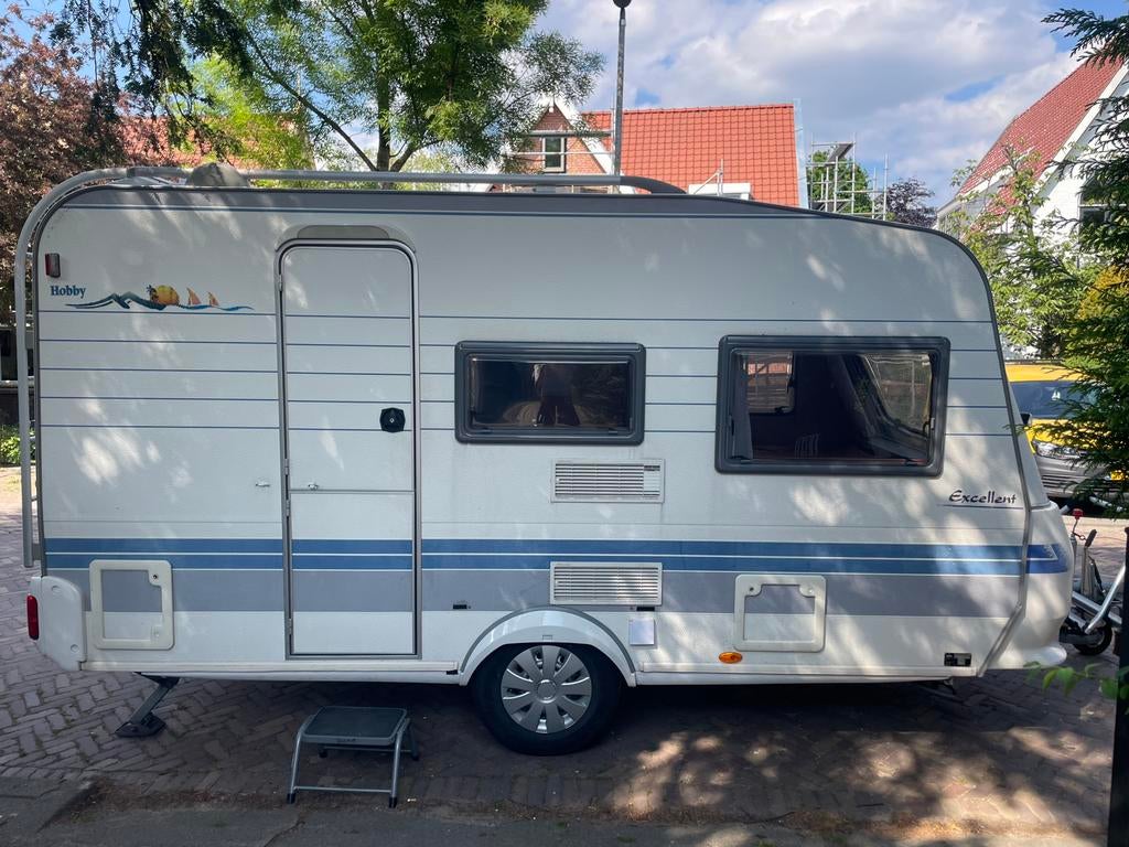 Hobby Excellent Easy 400 (2002), Caravans en Kamperen, Caravans, Hobby, Dwarsbed, Treinzit, 750 - 1000 kg