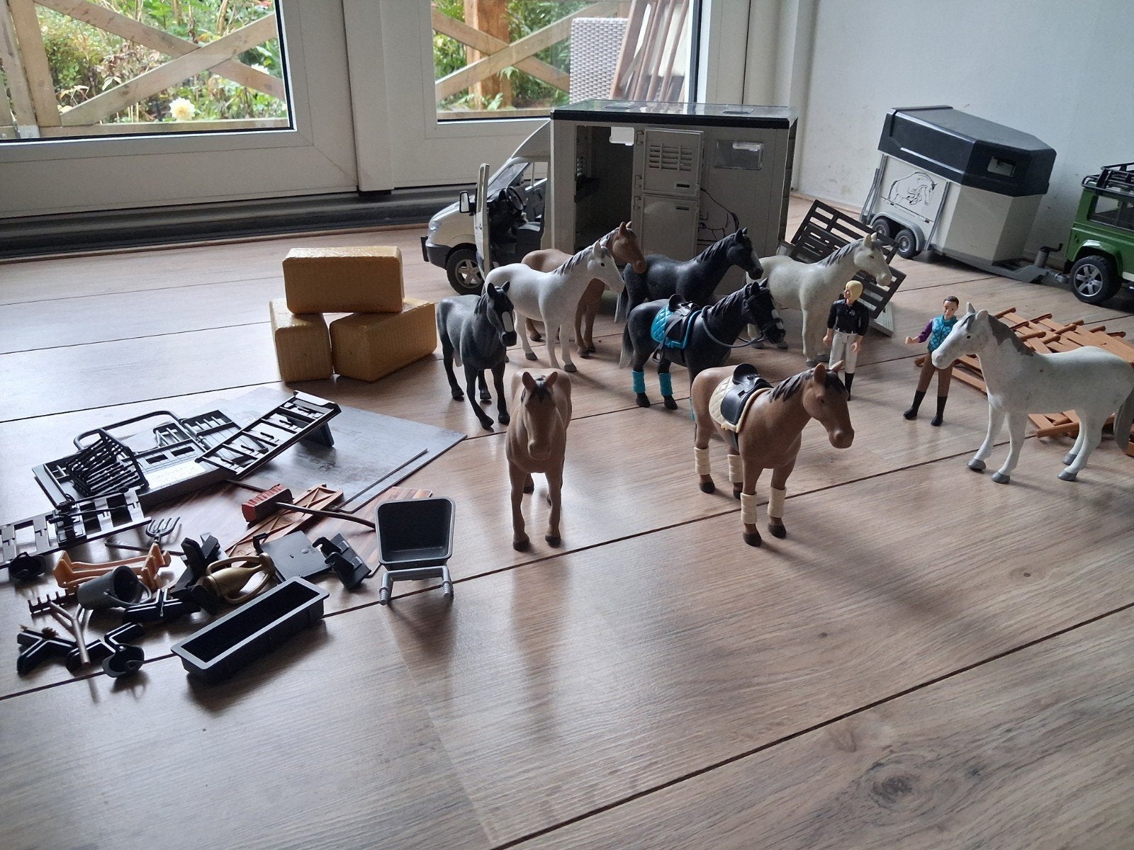 Bruder vrachtwagen met paarden, Ophalen