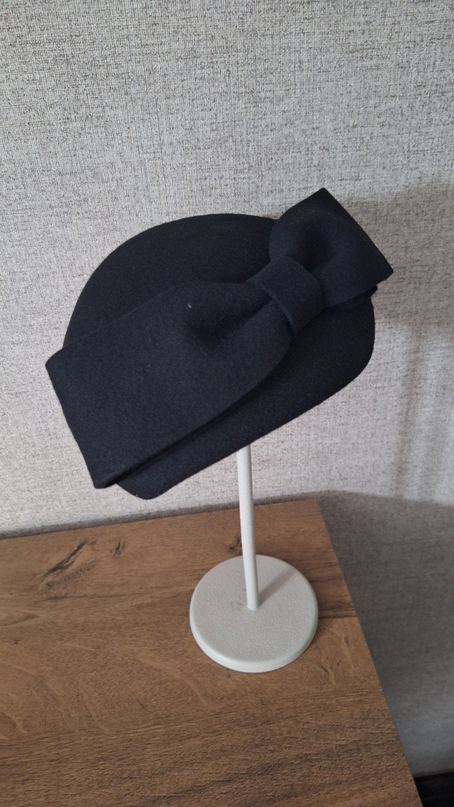 Zwart fascinator met strik, Ophalen of Verzenden, Nieuw, One size fits all, Hoed