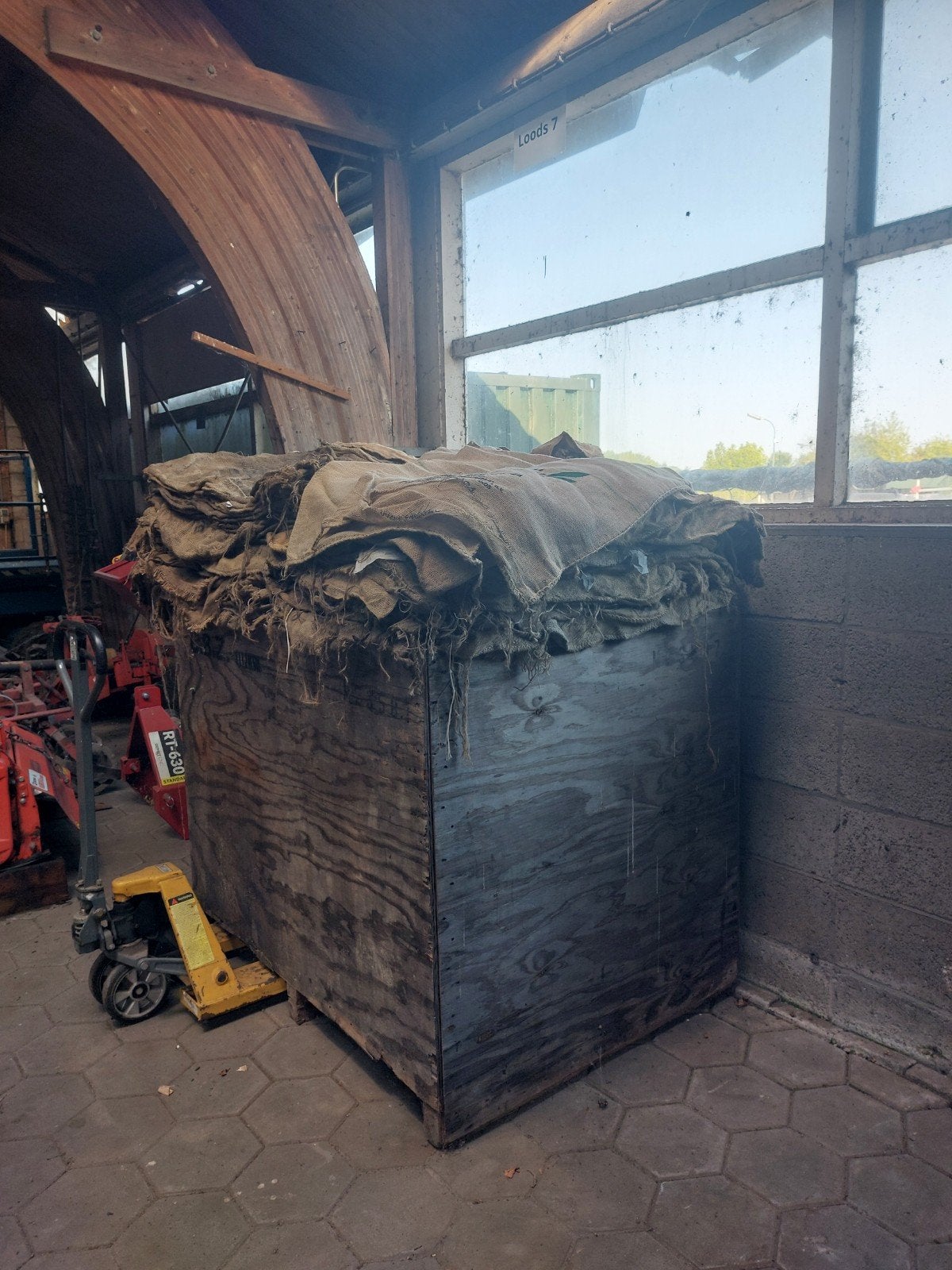 Grote partij jute zakken in houten kist, Verzenden, Gebruikt
