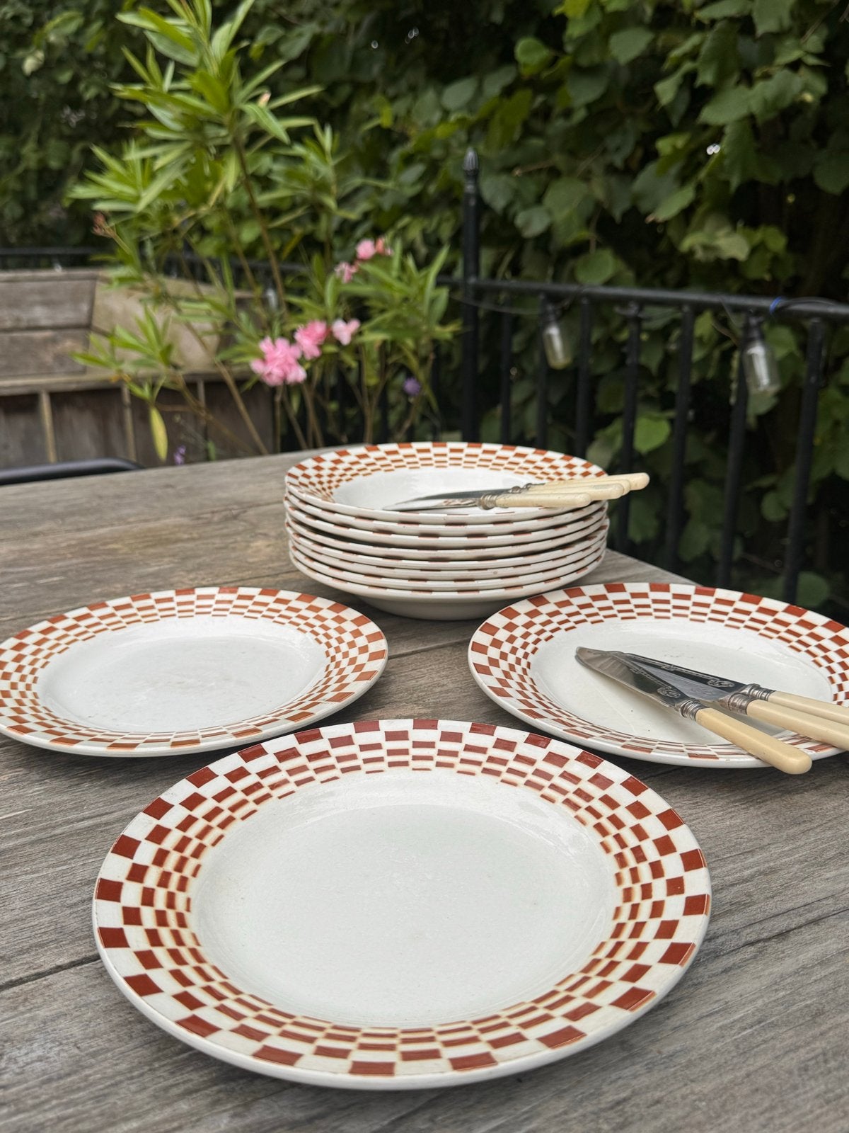 Franse platte bordjes decor Damien bruin van Digoin Sarregue, Ophalen of Verzenden