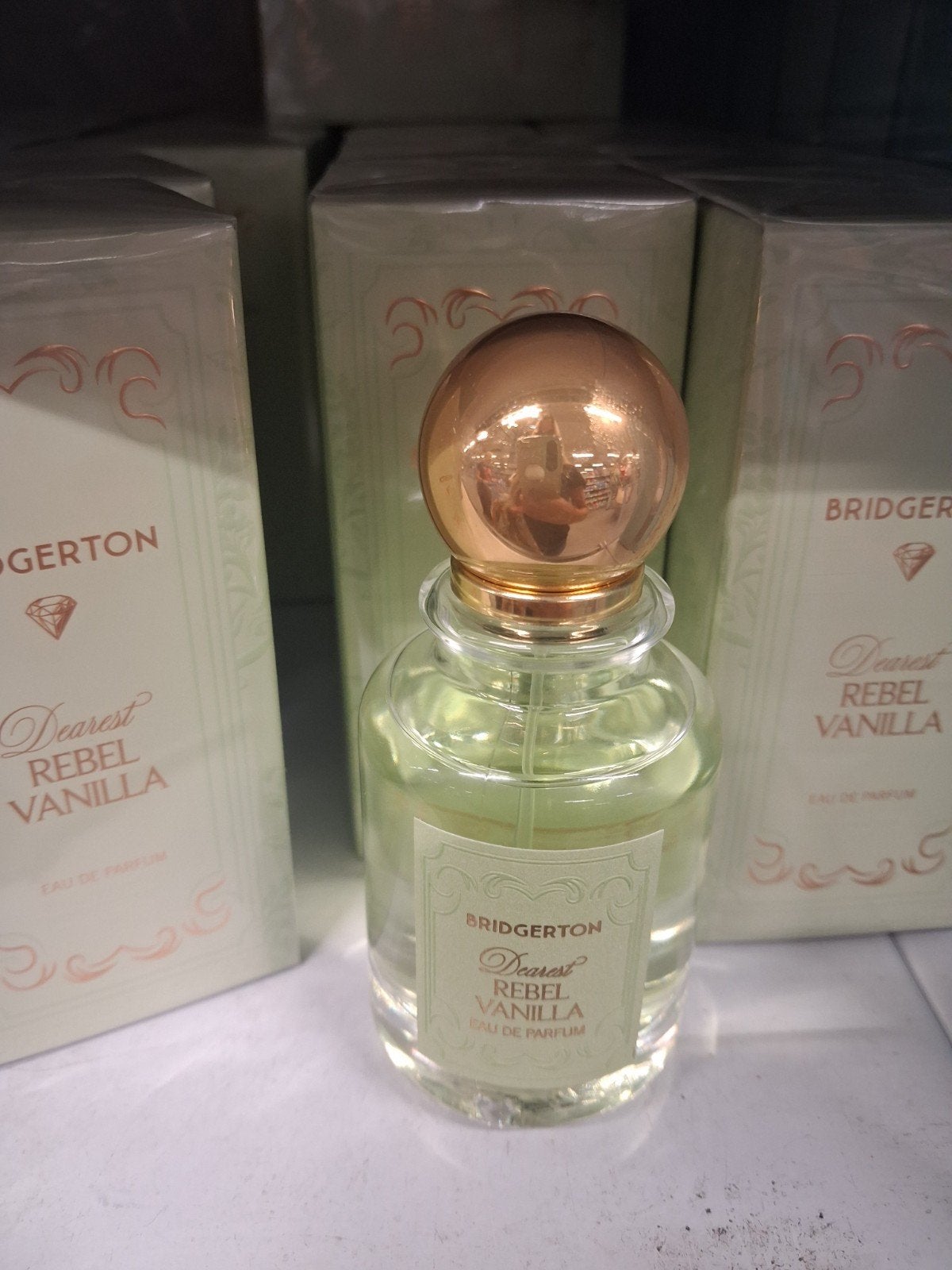 Diverse heren en dames parfum of eau de toilet, Ophalen of Verzenden, Nieuw, Parfumfles, Gevuld