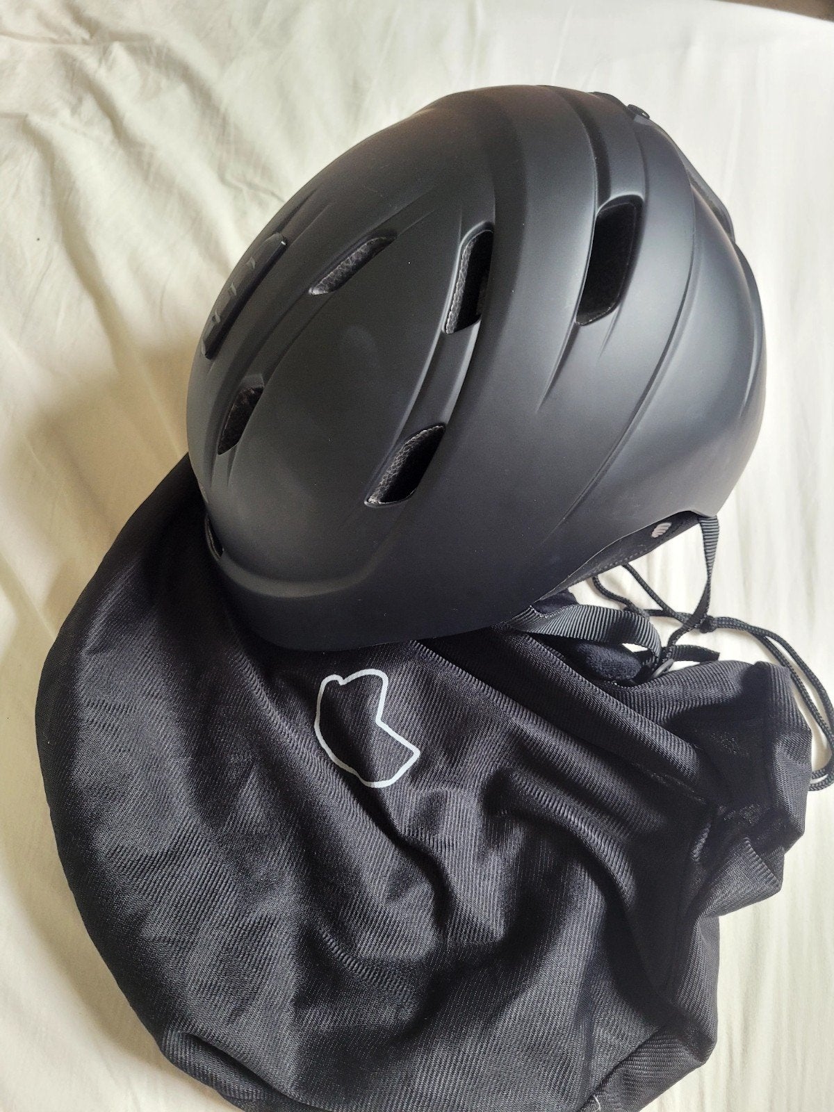 Zwarte skihelm (L 58-60 cm) met opbergzak, Gebruikt, Overige typen, Skiën, Minder dan 100 cm