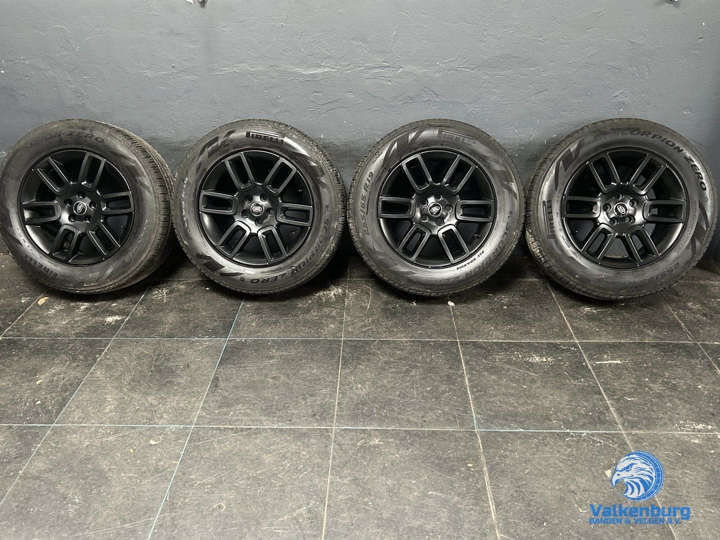 6mm! Land Rover Defender 19 inch zwarte velgen TPMS 5x120 Al, Auto-onderdelen, 19 inch, Gebruikt, 255 mm, -