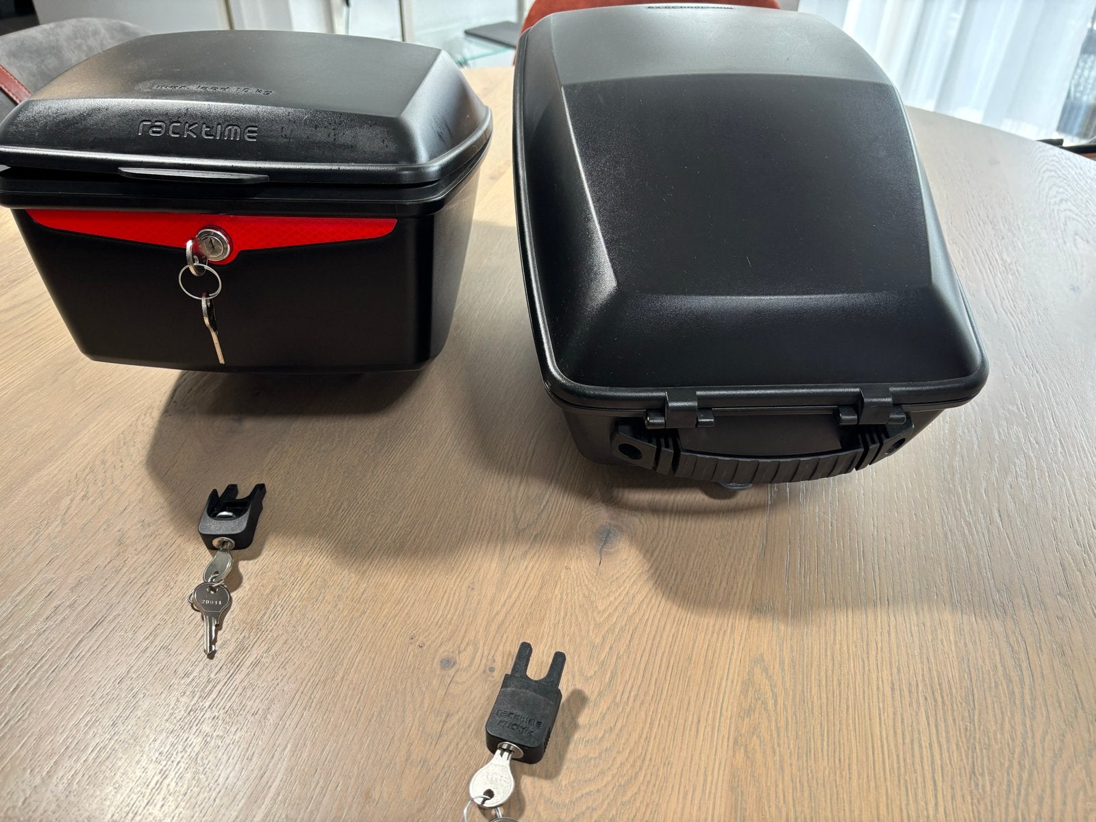 Racktime fietskoffers voor helm (2 stuks) met extra sloten, Ophalen, Zo goed als nieuw