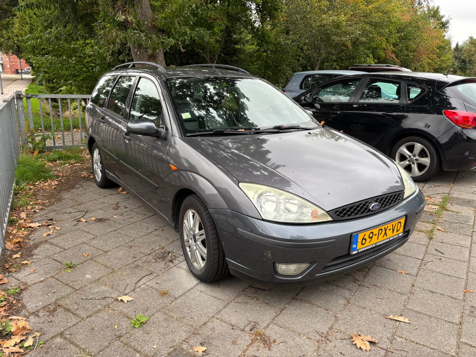 Ford Focus 1.6I 74KW 2005 Grijs, Auto's, 1596 cc, 15 km/l, Zwart, 4 cilinders