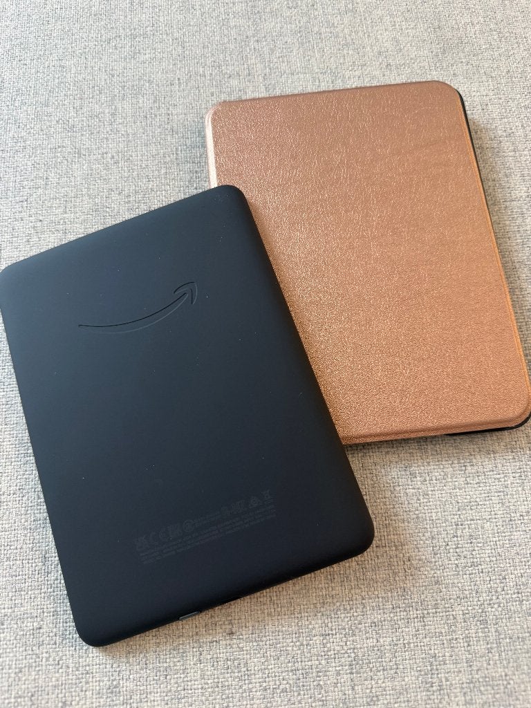 E-Reader Amazon Kindle Paperwhite 12.gen 16GB + Cover, Amazon Kindle, Ophalen of Verzenden, Zo goed als nieuw, 7 inch