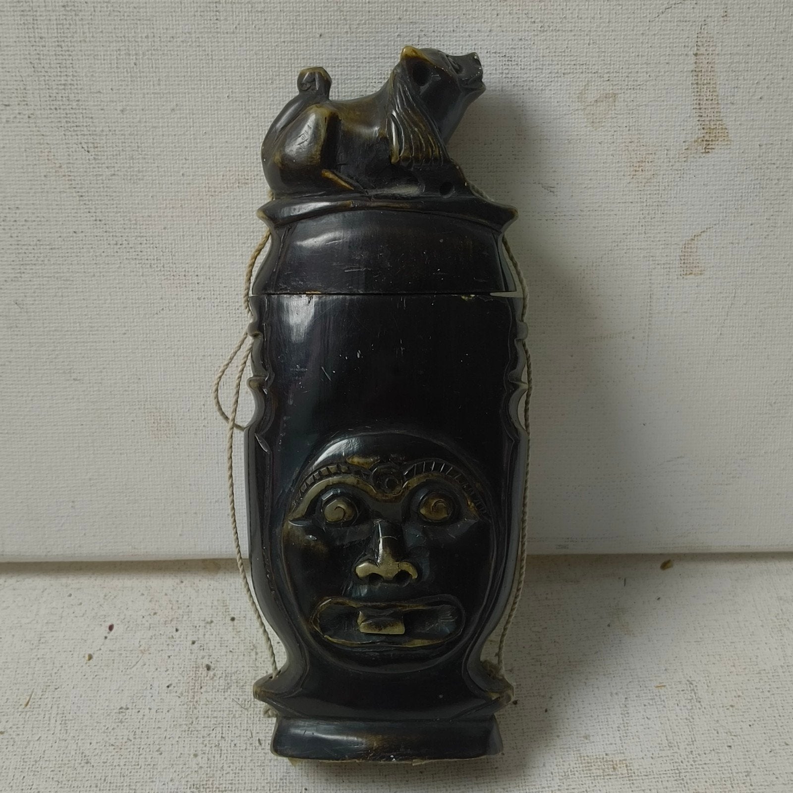 Medicijndoos van buffelhoorn, Batak, Natuurlijk materiaal, Afrika, 17 cm, Doos