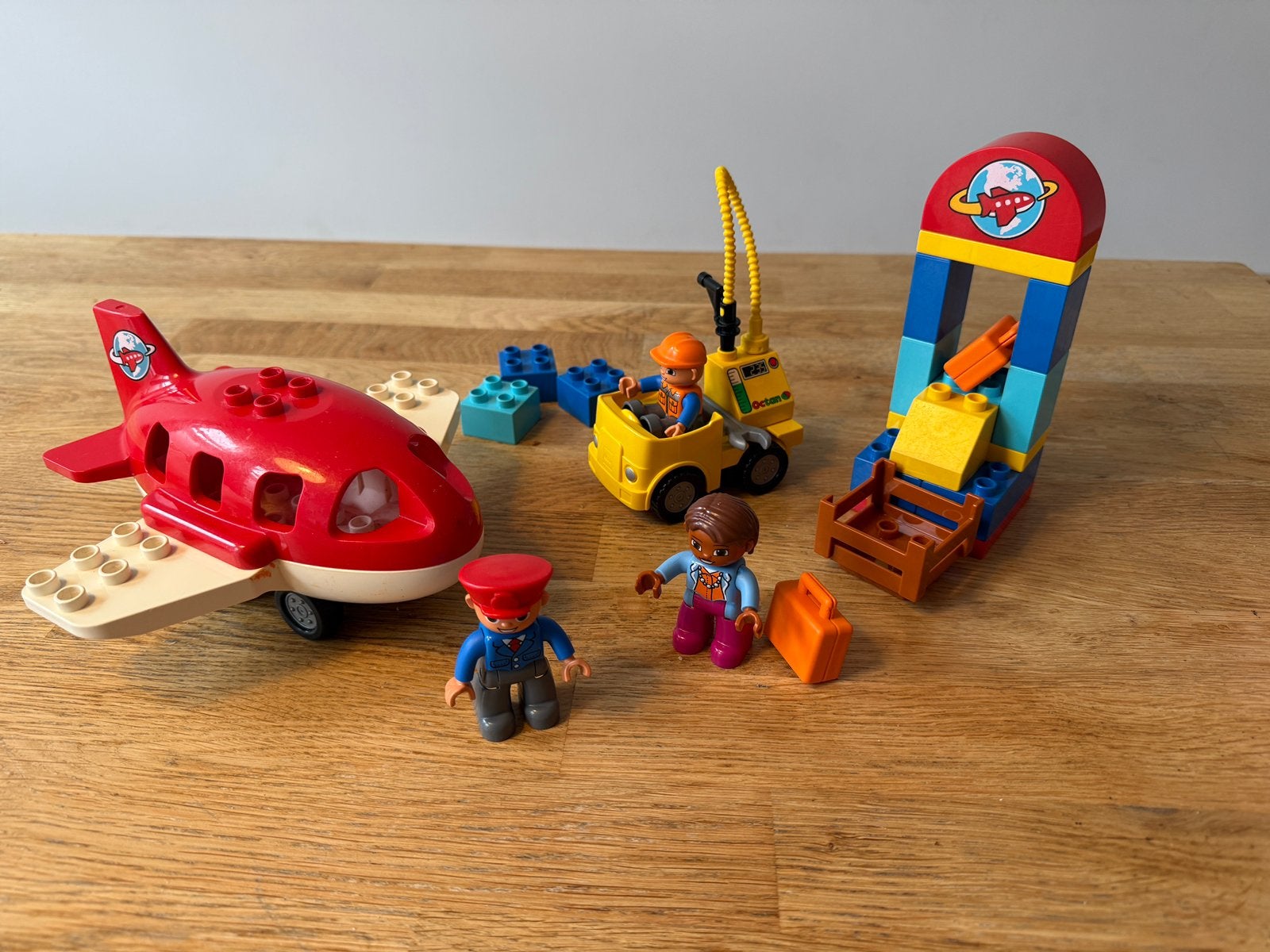 Duplo 10590 Vliegveld, Ophalen of Verzenden, Zo goed als nieuw, Complete set, Duplo
