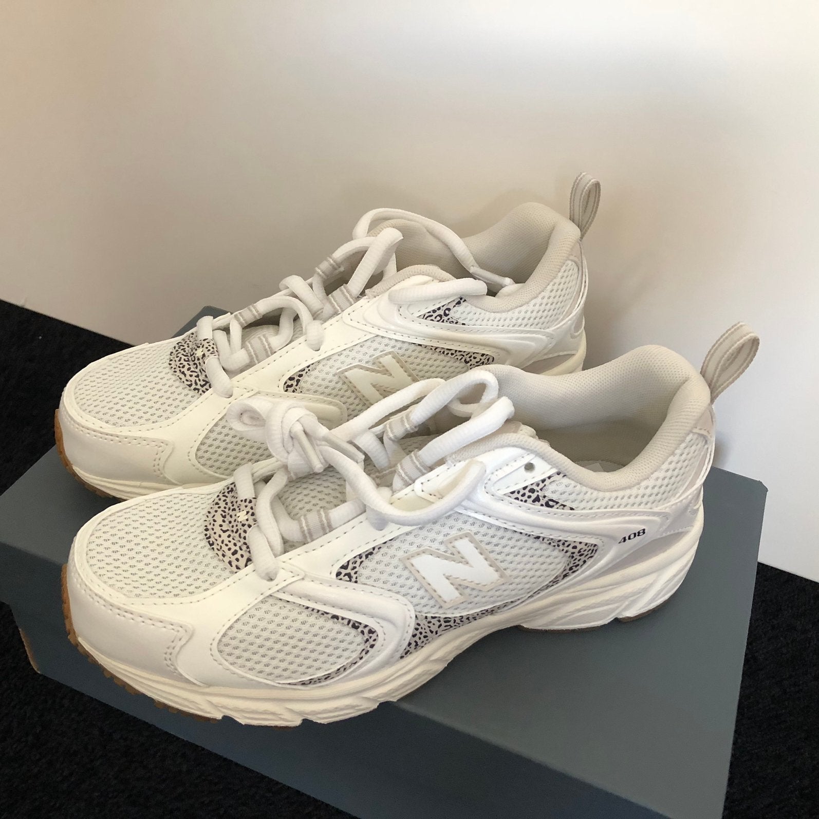 Nieuwe sneakers van New Balance  Model 408 Maat 37, Beige, Nieuw, Ophalen of Verzenden, Sneakers of Gympen