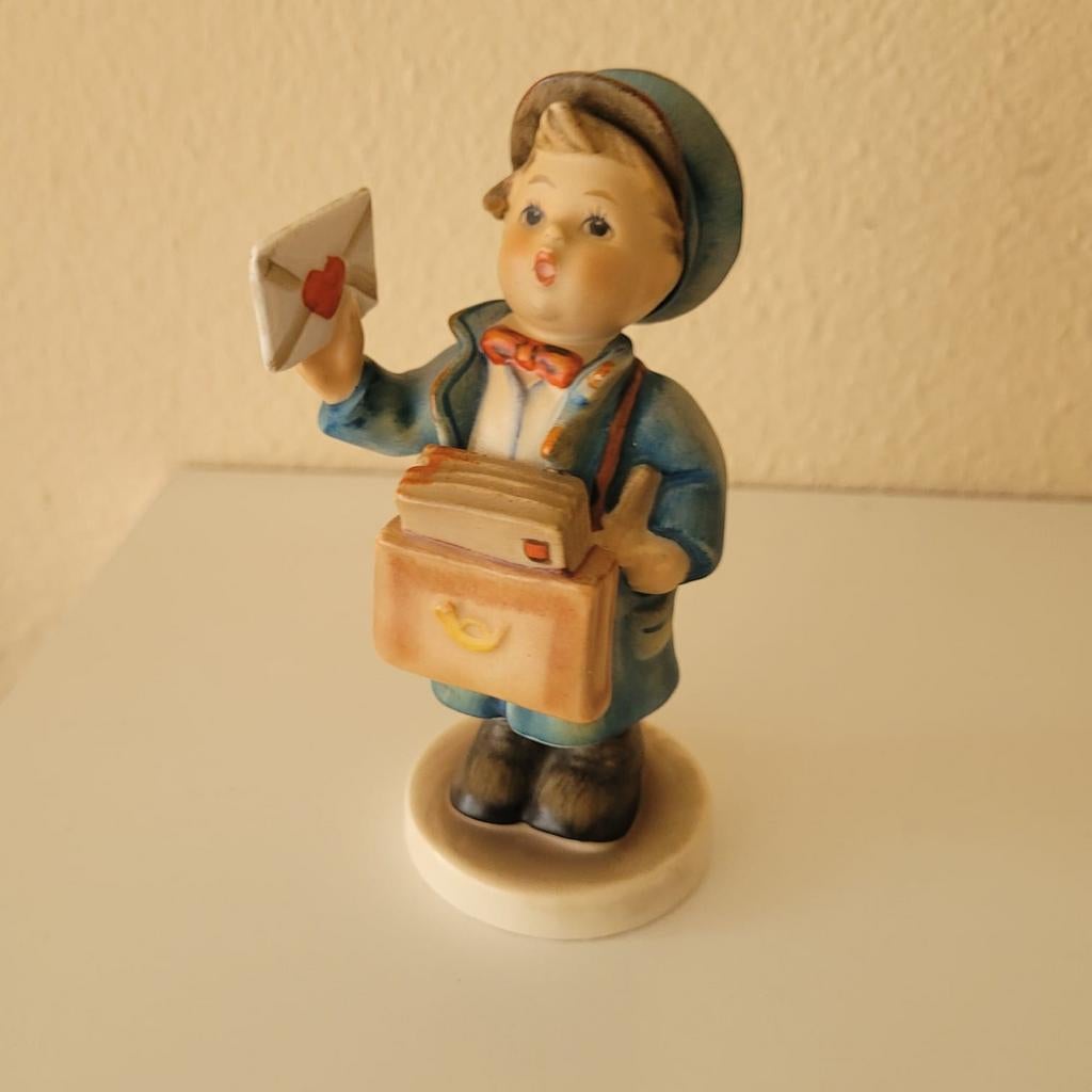 Beeldje van een postbode met brief, Verzamelen, Beelden en Beeldjes, Ophalen of Verzenden