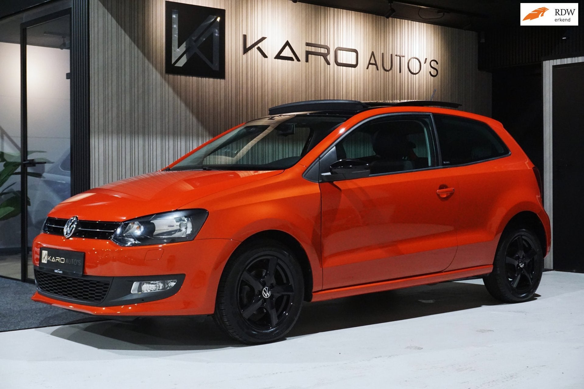 Volkswagen Polo 1.2TSI Style 105PK DSG Pano Nav Carplay Airc, Auto's, Gebruikt, Zwart, Alcantara, 19 km/l