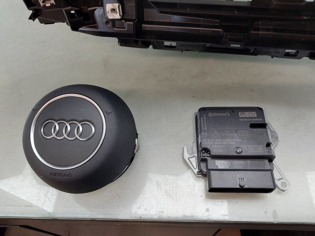 Airbag Set + Dashboard Audi A3 Sportback (8YA) 8Y0880201E, Gebruikt, Auto-Union-Straße  1, Ingolstadt 85057, , Duitsland, Info@audi.de