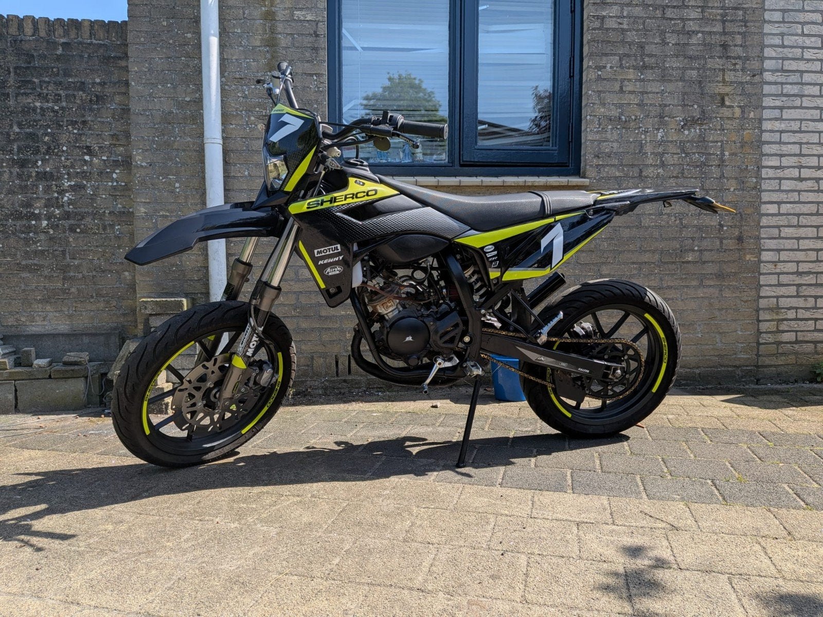 Sherco sm-r silver 2022 (met extra originele stickerset), Ophalen, 6 versnellingen, Maximaal 45 km/u, Zo goed als nieuw