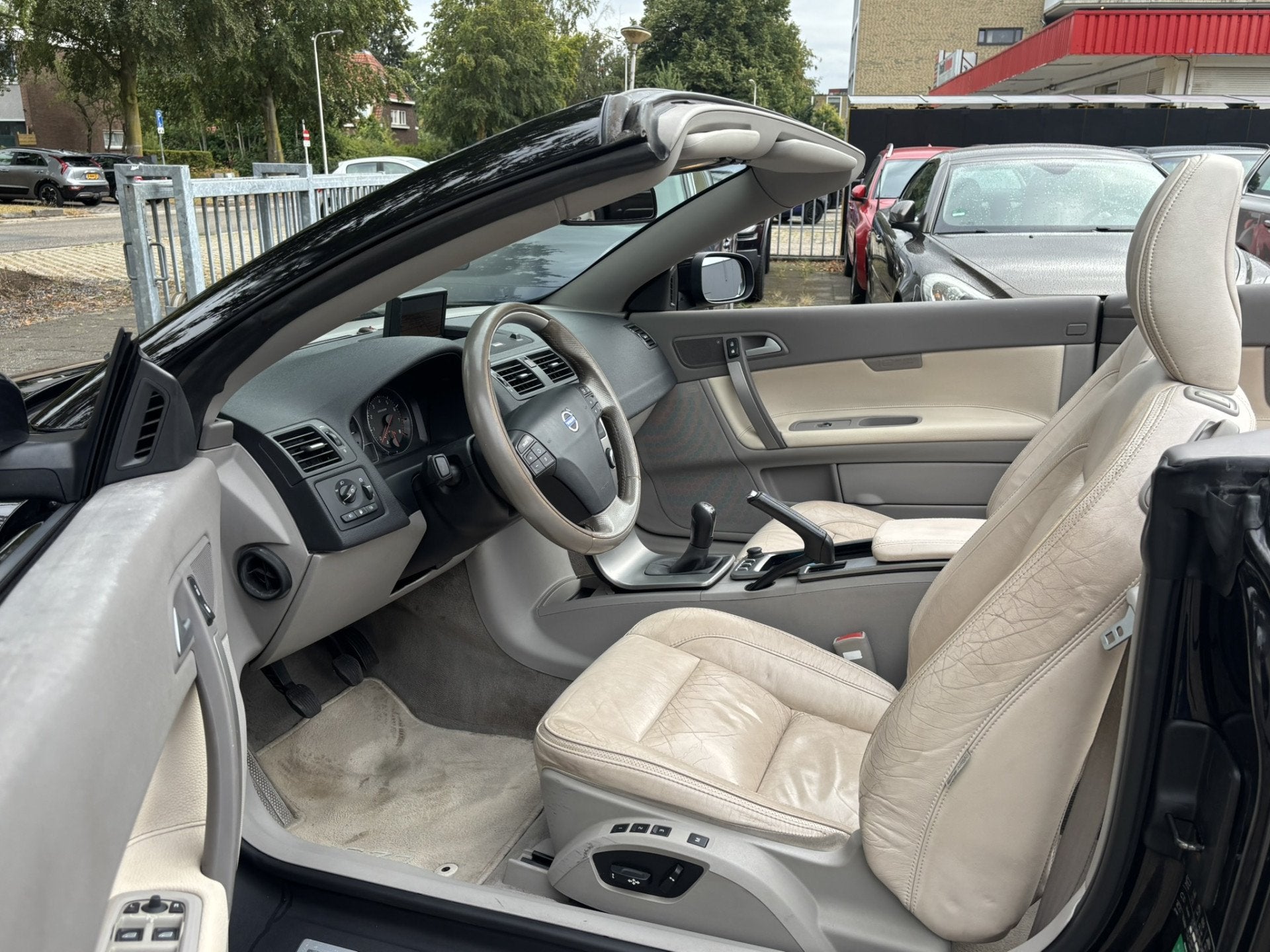 Volvo C70 Convertible 2.5 T5 230pk Summum Keyless Premium So, Auto's, C70, Beige, 4 stoelen, Bedrijf