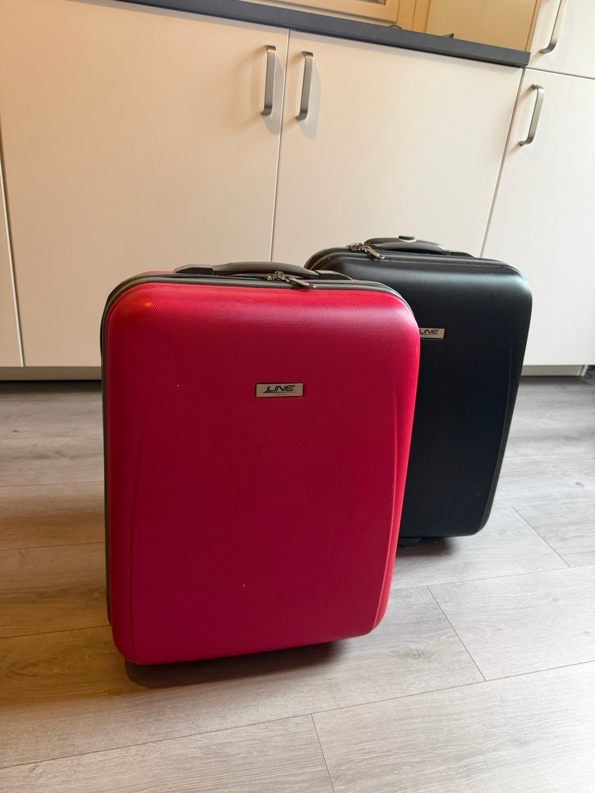 2 kleine rolkoffers, Ophalen, Gebruikt, 50 tot 60 cm, Hard kunststof