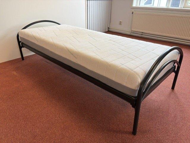 Auping bed extra lang 210 cm, Huis en Inrichting, Slaapkamer | Bedden, Zo goed als nieuw, Eenpersoons, 90 cm, 210 cm, Metaal, Zwart