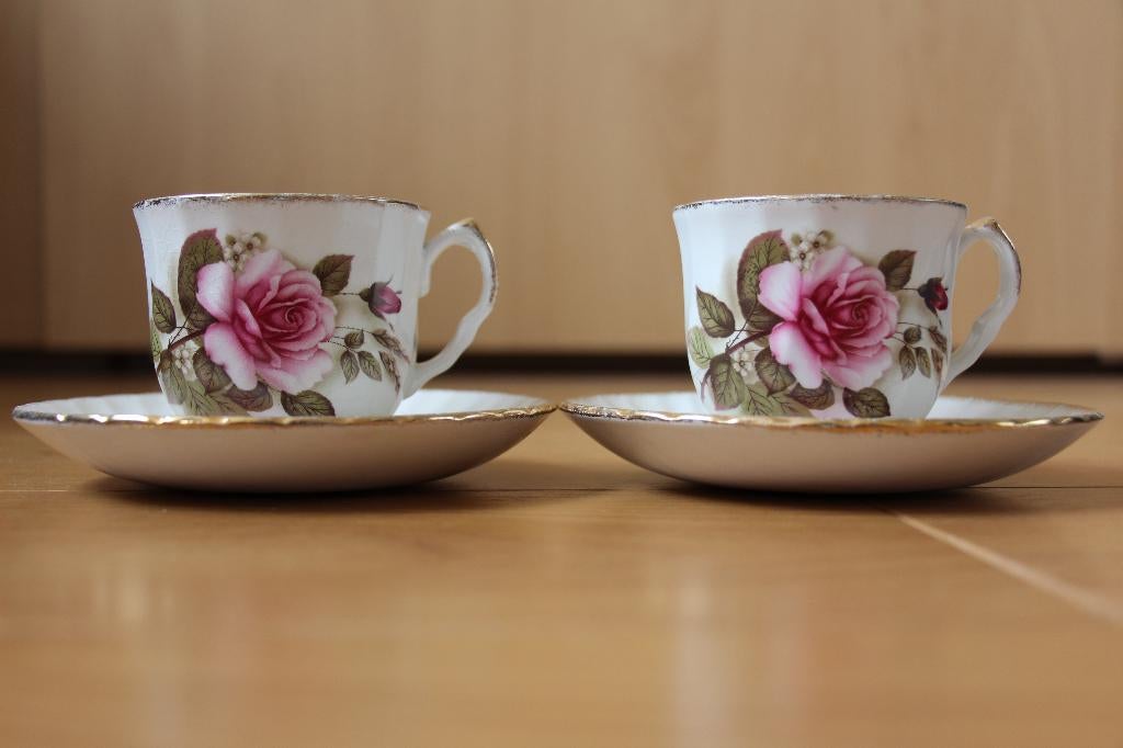 Twee Engelse kopjes van Aynsley &Co Ltd uit Staffordshire, Verzamelen, Ophalen of Verzenden, Zo goed als nieuw, Porselein, Kop en/of schotel
