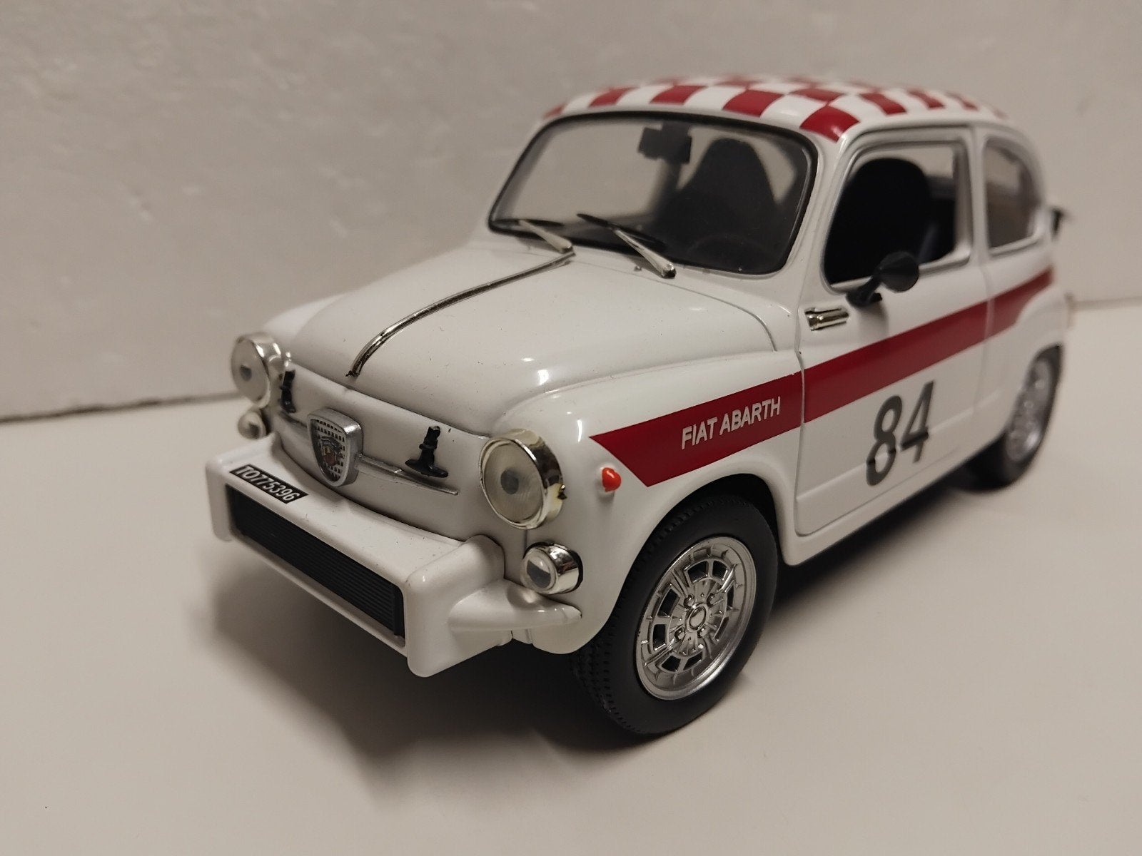 Fiat 850 TC #84 Abarth 1961 white Solido metal 1:18 KRD, Ophalen of Verzenden, Zo goed als nieuw, Auto, Solido