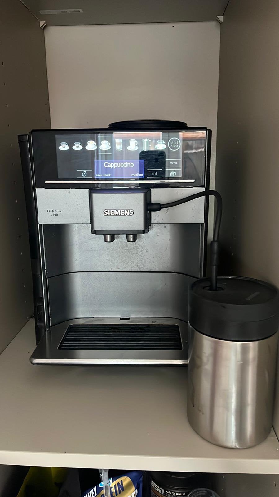 Siemens EQ. 6 plus koffiezetapparaat met melkopschuimer, Afneembaar waterreservoir, Gebruikt, Koffiemachine, 1 kopje