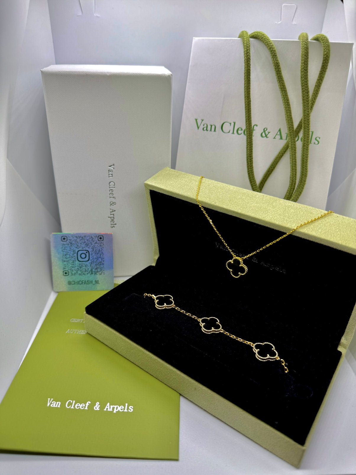 Van Cleef & Arpels - Alhambra Set ( armband & ketting), Sieraden, Tassen en Uiterlijk, Ophalen of Verzenden, Nieuw, Goud