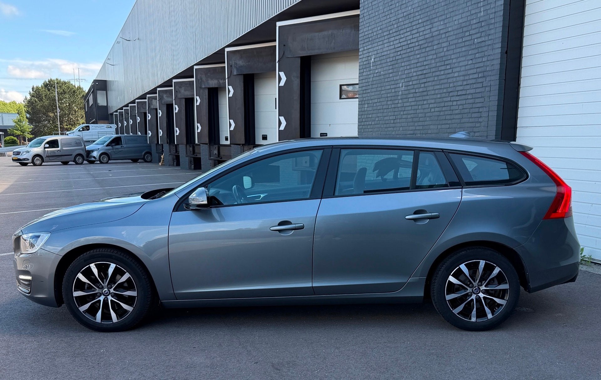 Volvo V60 1.5 T3 Polar+ Dynamic AUTOMAAT/DEALERO-H/LEDER/STO, 4 cilinders, Automatische klimaatregeling, 152 pk, Zilver of Grijs