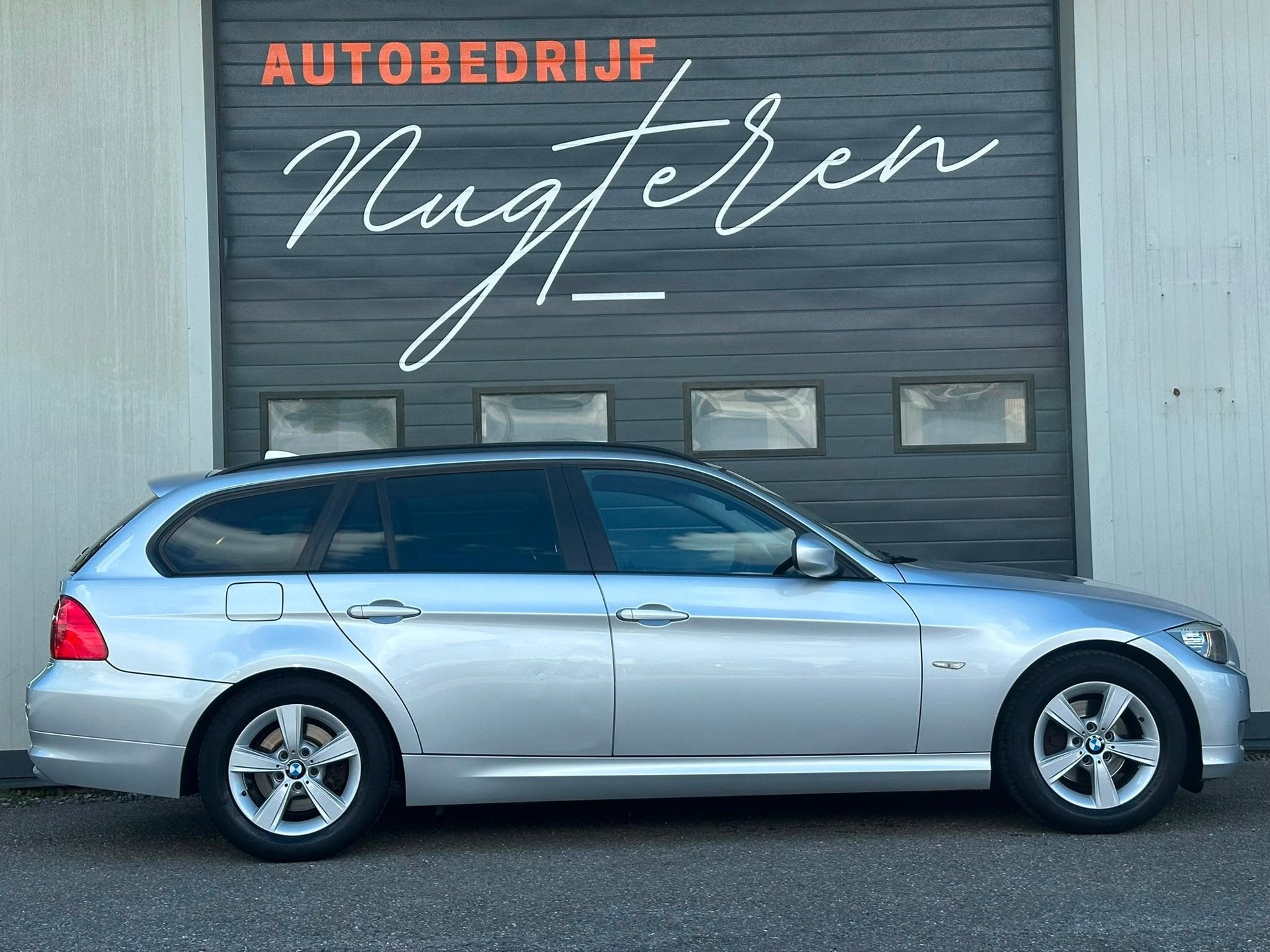 BMW 3-serie Touring 318i Automaat|Clima|Navi|Stoelverw|Xenon, Automaat, Euro 5, Zwart, 1435 kg