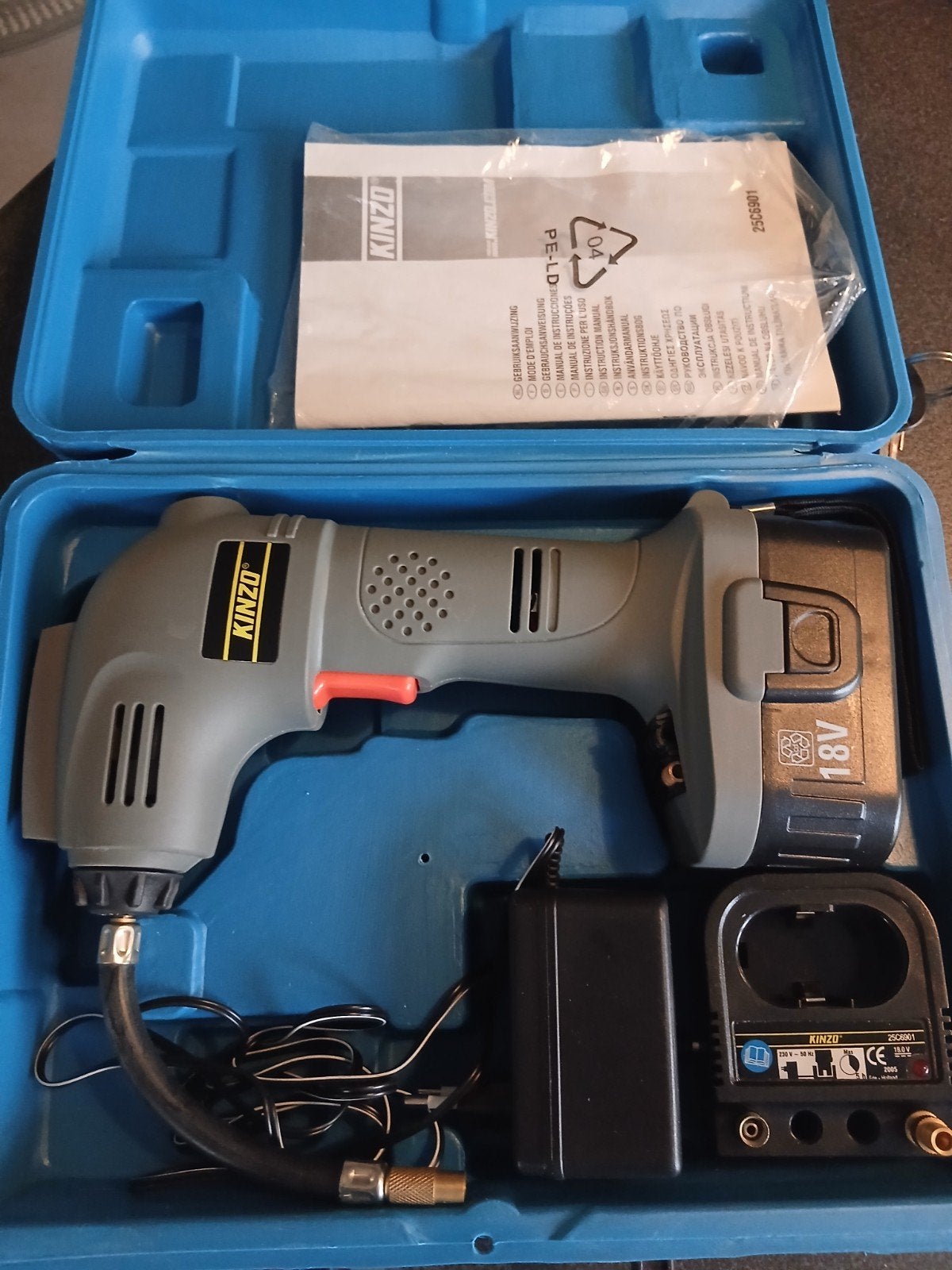 Kinzo 18V Accu Compressor met Koffer en Oplader, Ophalen of Verzenden, Zo goed als nieuw