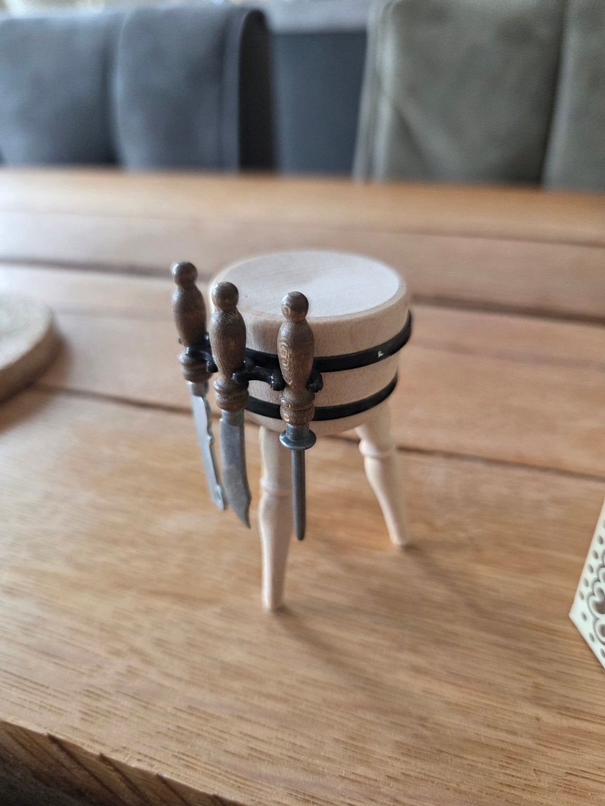 Titel: Vintage Bodo Hennig Hakblok met Messen (7510) – Nieuw, Verzamelen, Poppenhuizen en Toebehoren, Ophalen of Verzenden, Poppenhuis