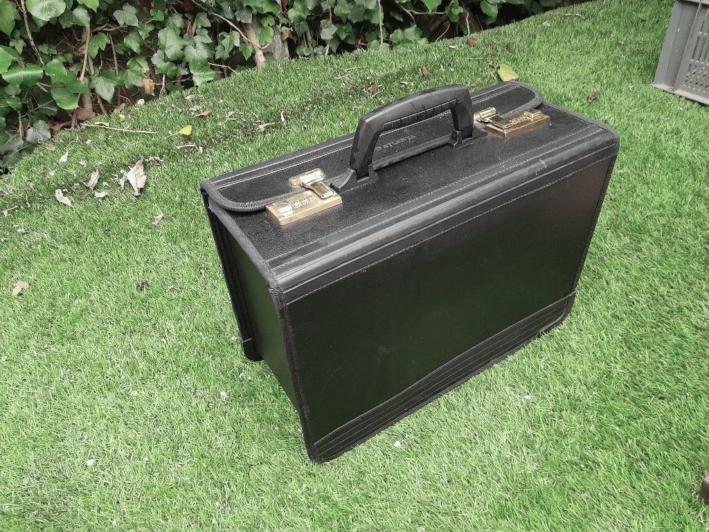 attache koffer, pilotenkoffer, aktetas, aktenkoffer, Sieraden, Tassen en Uiterlijk, Koffers, Slot, Ophalen of Verzenden, Minder dan 35 cm