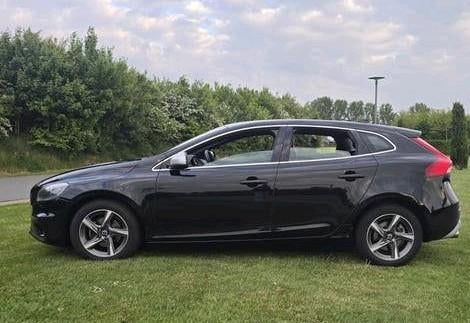 Volvo V40 2.0 D2 120PK 2015 Zwart, Voorwielaandrijving, 4 cilinders, 1969 cc, Leder en Stof