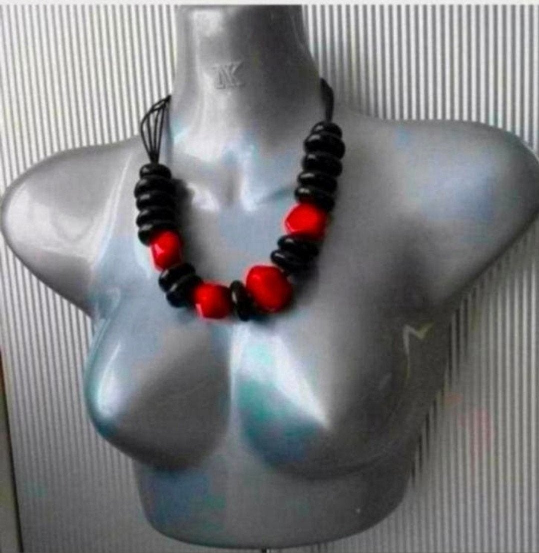 Manouk - ketting met aparte vorm kralen. 3=2 aktie., Met hanger, Overige materialen, Verzenden, Nieuw