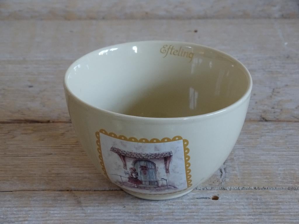 1x Schaaltje, EFTELING, ROODKAPJE, zo goed als nieuw, Huis en Inrichting, Ophalen of Verzenden, Overige stijlen, Aardewerk, Schaal of Schalen