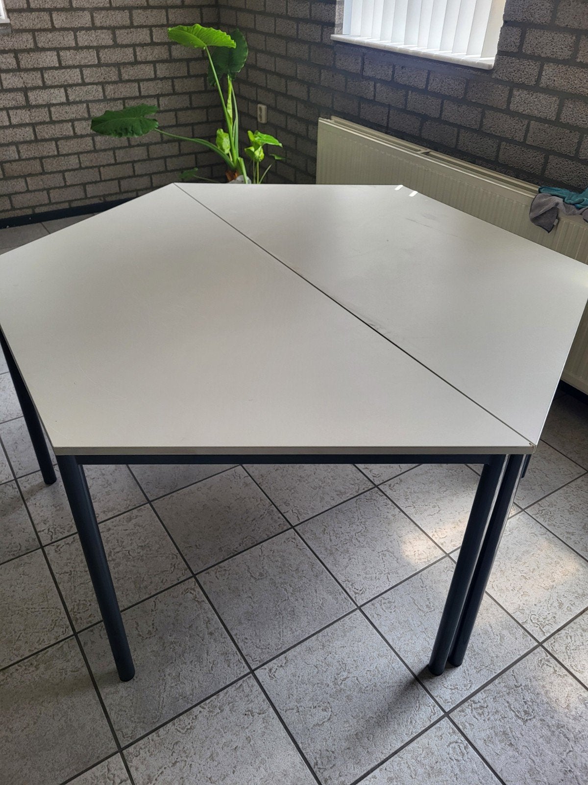 Zeshoekige tafel - Ideaal voor kleine ruimtes, Huis en Inrichting, Tafels | Eettafels, Gebruikt, Ophalen of Verzenden, Overige vormen