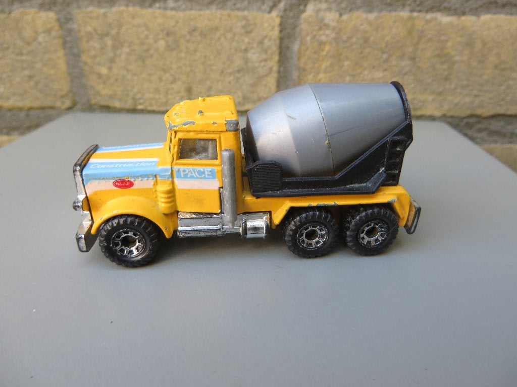 Matchbox Peterbilt Cement Truck PACE Construction, Ophalen of Verzenden, Gebruikt, Bus of Vrachtwagen